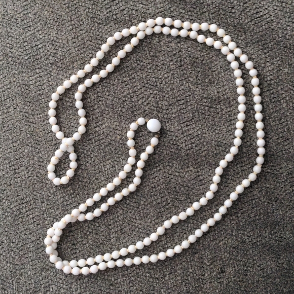 Vintage White Bead Necklace - Picture 3 of 5